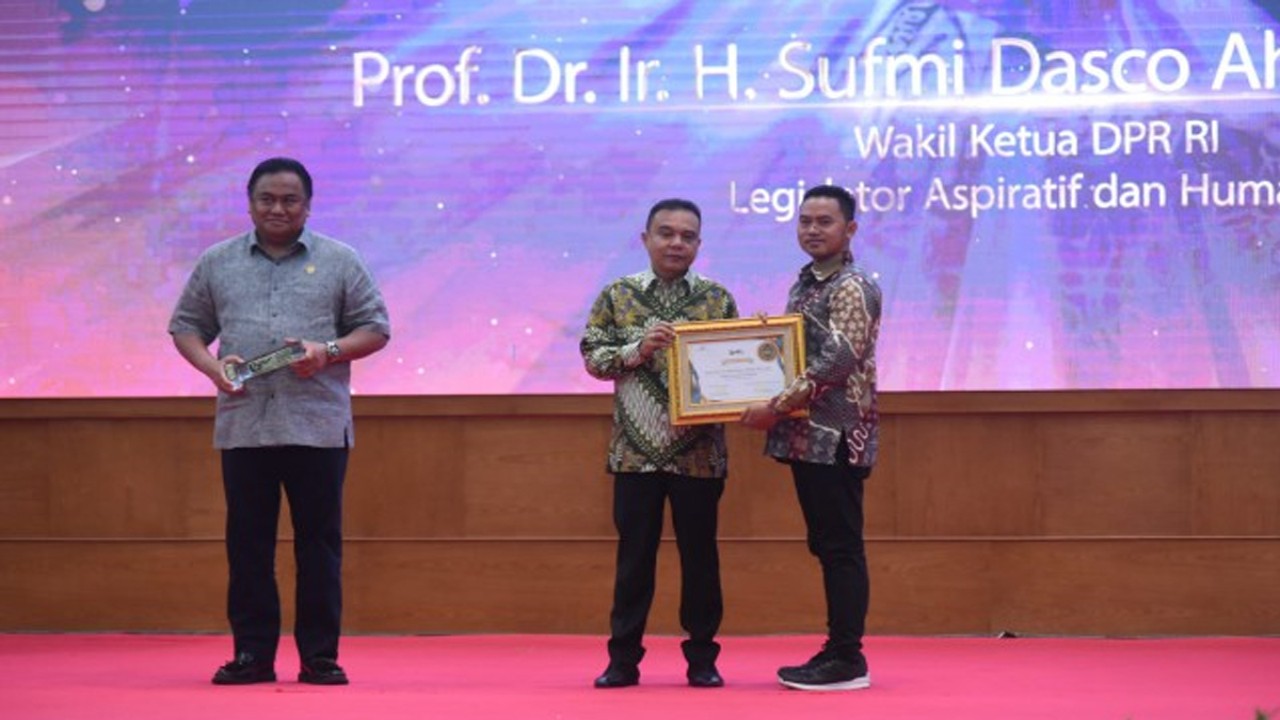 Koordinator Wartawan Parlemen (KWP) secara resmi menyelenggarakan KWP Award 2023 kali ini digelar di Ruang Pustakaloka, Gedung Nusantara IV DPR RI, Senayan, Jakarta, Senin (2/10/2023). Secara resmi dibuka langsung oleh Wakil Ketua DPR RI Sufmi Dasco Ahmad. Foto : Jaka/Man