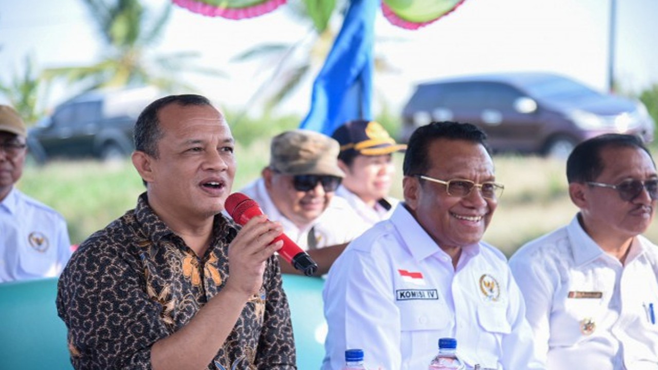 Wakil Ketua Komisi IV DPR RI Budhy Setiawan (kiri) saat memimpin Tim Kunker Reses Komisi IV DPR RI ke Merauke, Provinsi Papua Selatan, Rabu (4/10/2023). Foto: Geraldi/nr