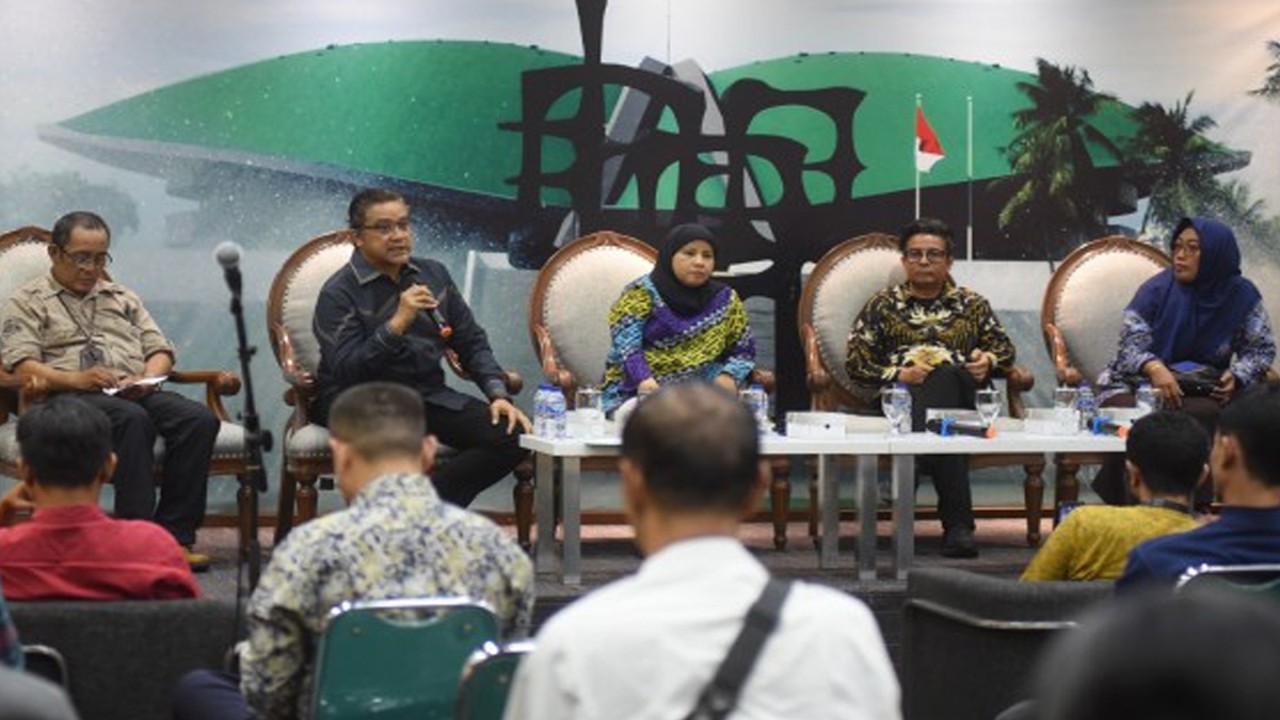 Wakil Ketua Komisi X DPR RI Dede Yusuf Macan Effendi saat mengikuti agenda Dialektika Demokrasi dengan tema ‘Implementasi RUU ASN Usai Disahkan DPR’ di Gedung Nusantara III, Senayan, Jakarta, Selasa (31/10/2023).  Foto : Devi/Man