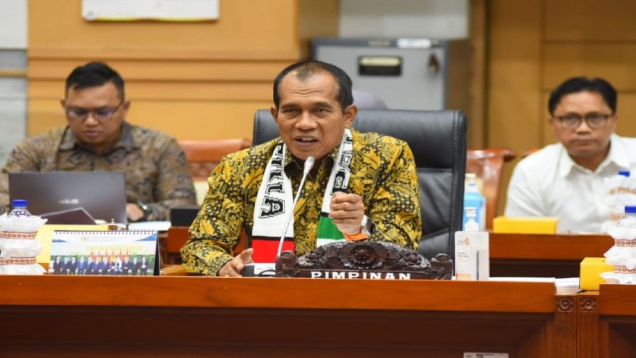 Wakil Ketua Komisi I DPR RI Abdul Kharis Almasyhari saat rapat Komisi I DPR RI dengan Menteri Luar Negeri Retno Marsudi di Gedung DPR RI, Jakarta, Senin (27/11/2023). Foto; Runi/nr