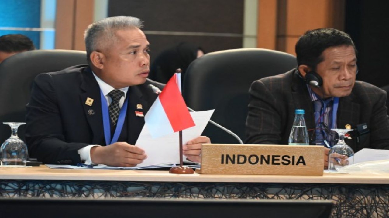 Wakil Ketua BKSAP DPR RI Achmad Hafisz Thohir saat mewakili delegasi Indonesia mengikuti Excom Meeting APPF di Philippines Convention Center, Manila, Filipina, Kamis (23/11/2024). Foto: Shane/nr