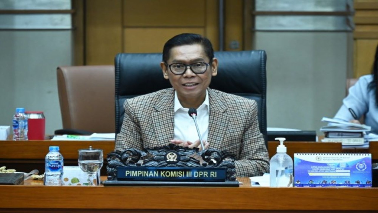 Wakil Ketua Komisi III DPR RI Adies Kadir saat memimpin Rapat Kerja Komisi III dengan Kejaksaan Agung di Gedung Nusantara II, DPR RI, Senayan, Jakarta, Kamis (16/11/2023). Foto: Jaka/nr