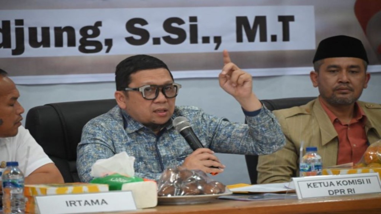 Ketua Komisi II DPR RI Ahmad Doli Kurnia saat memimpin kunjungan kerja Komisi II DPR RI ke Kabupaten Karo, Sumatera Utara, Kamis (23/11/2023). Foto: Wilga/nr