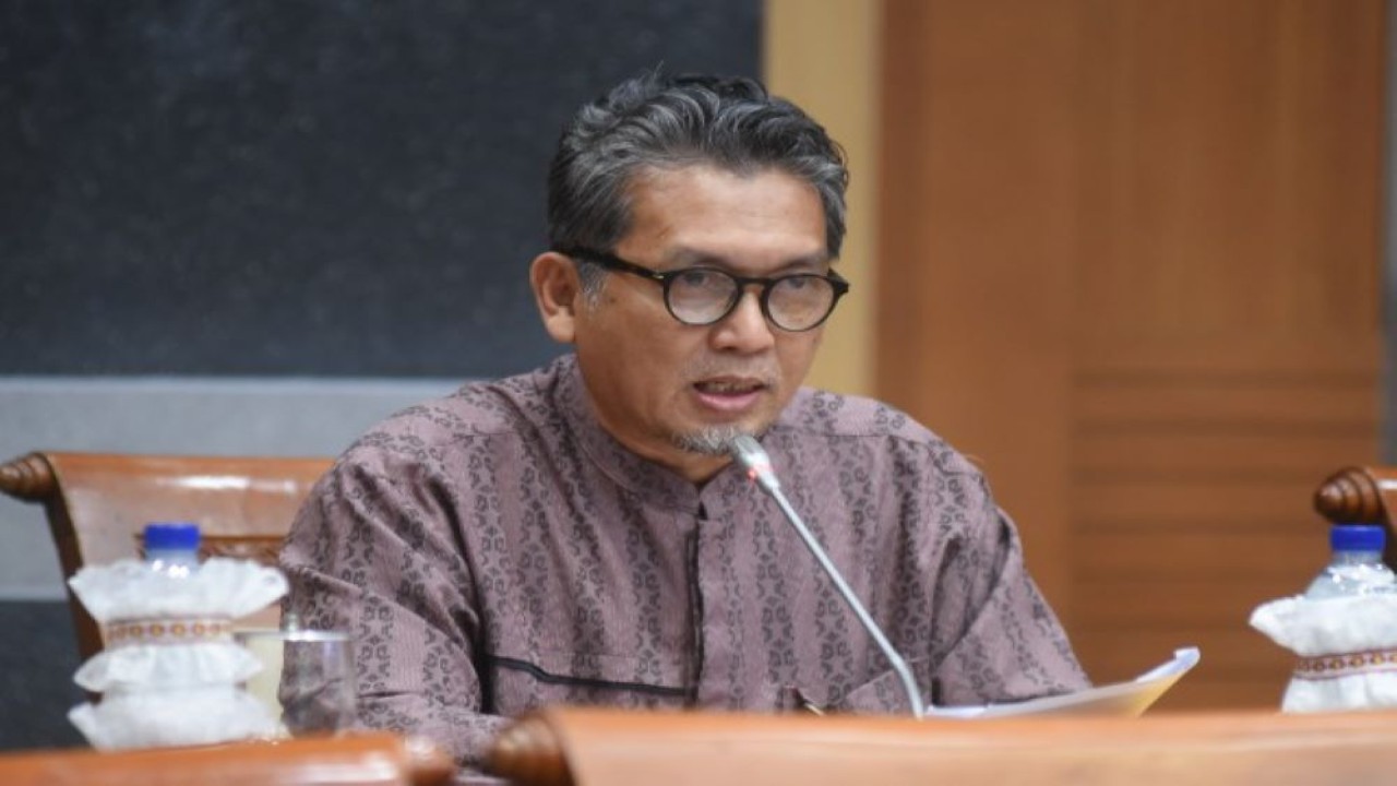 Anggota Komisi I DPR RI Almuzzammil Yusuf saat mengikuti Rapat Kerja dengan Menkominfo di Gedung Nusantara II, Senayan, Jakarta, Rabu (29/11/2023). Foto: Dep/nr