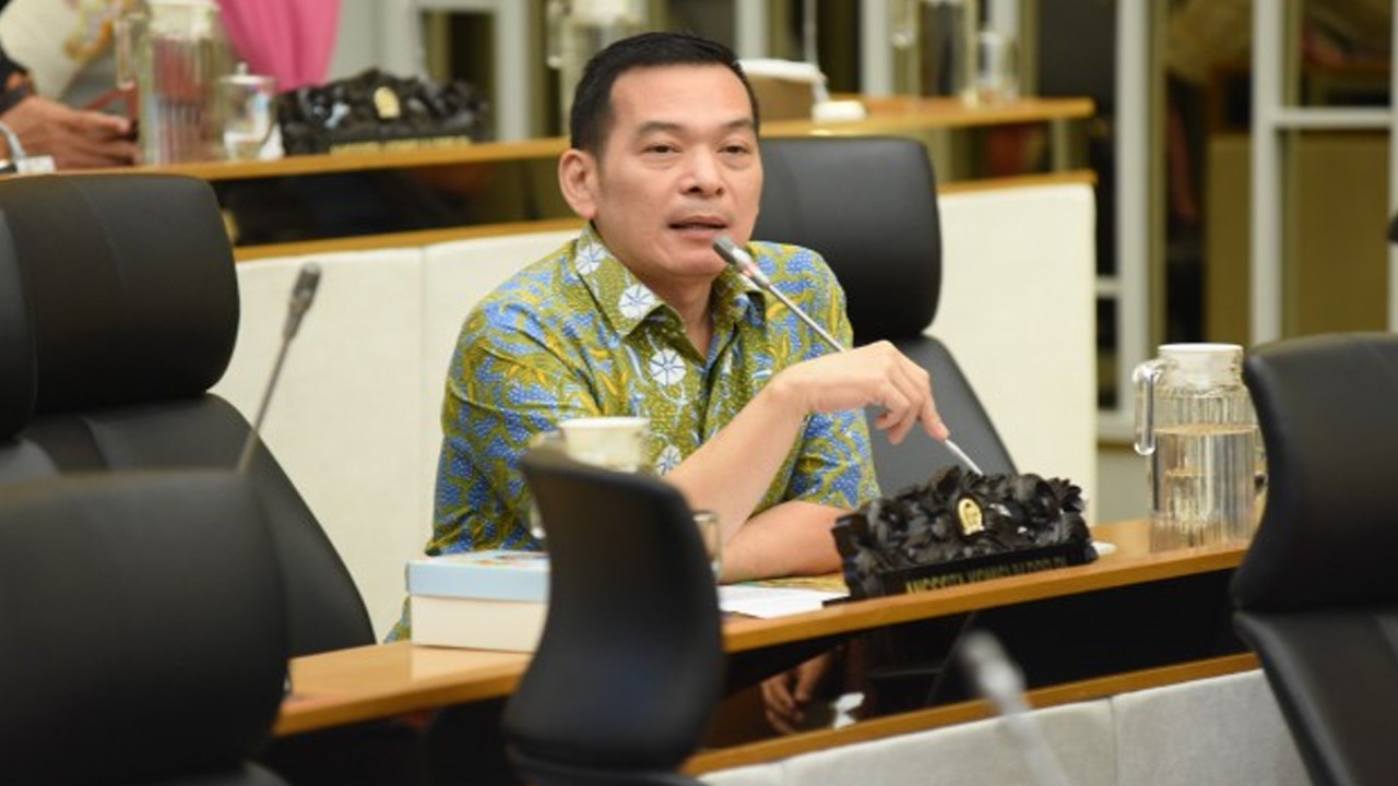 Anggota Komisi IV DPR RI Daniel Johan saat mengikuti Rapat Kerja Komisi IV dengan Kementerian Pertanian di Gedung Nusantara, Senayan, Jakarta, Senin (13/11/2023). Foto: Arief/nr