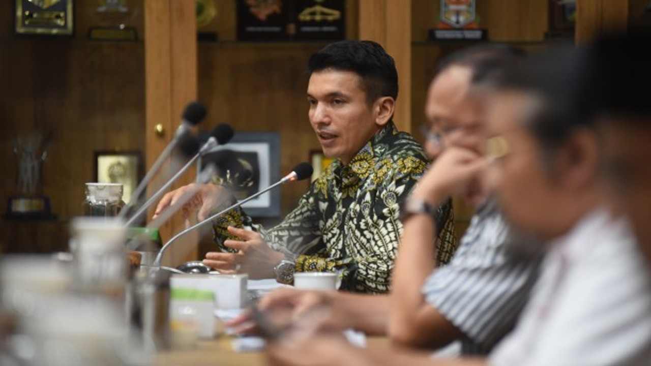 Anggota Komisi X DPR RI Muhamamd Kadafi saat mengikuti Raker Komisi X dengan Kemendikbudristek, di Gedung Nusantara I, Senayan, Jakarta, Selasa (7/11/2023). Foto: Dep/nr