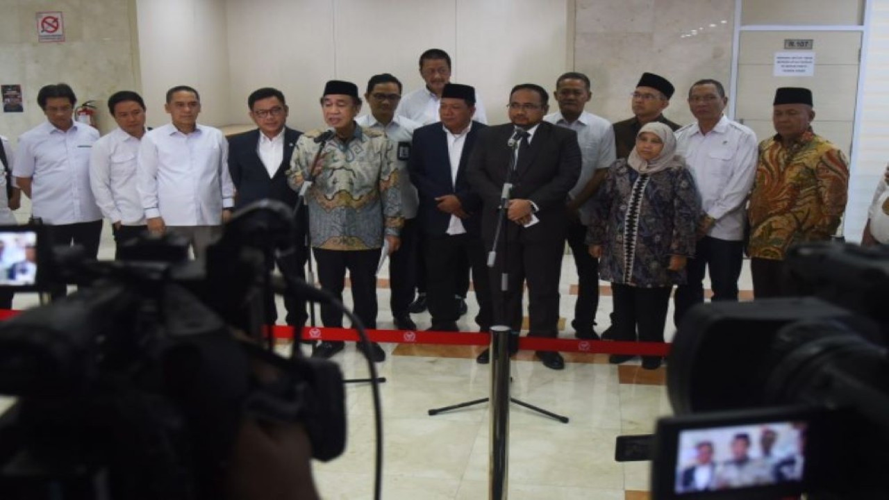 Ketua Komisi VIII DPR RI Ashabul Kahfi saat Konferensi Pers Komisi VIII bersama Menag RI usai penetapan BPIH 2024 di Senayan, Jakarta, Senin (27/11/2023). Foto: Runi/nr