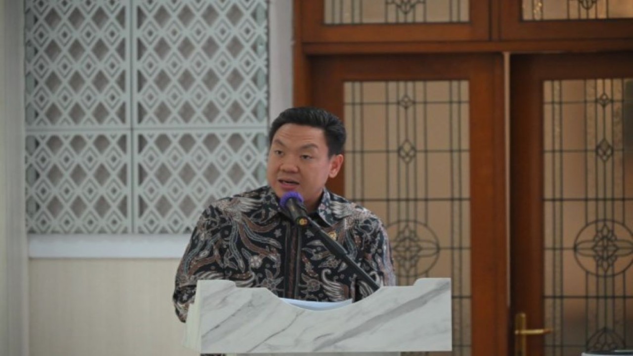Ketua Tim Kunjungan Kerja Spesifik Komisi IX DPR RI ke Kabupaten Tangerang, Charles Honoris di Aula Pendopo Tangerang, Rabu (8/11/2023). (Ria/Man)