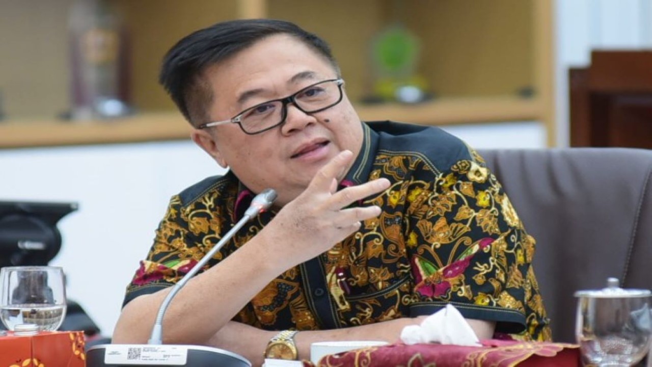 Anggota Komisi VI DPR RI Darmadi Durianto saat mengikuti rapat agenda fit and proper test calon anggota BPKN di Gedung Parlemen, Jakarta, kamis (30/11/2023). Foto: Oji/nr