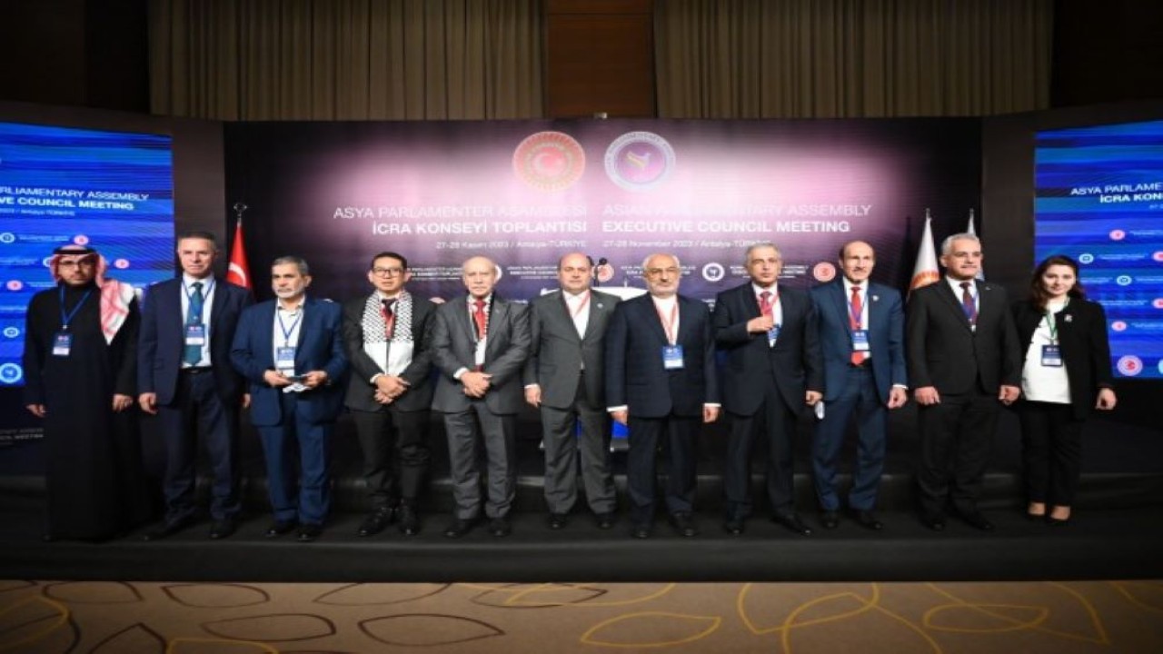 Ketua BKSAP DPR RI Fadli Zon dalam foto bersama usai mengikuti agenda Asian Parliamentary Assembly (APA) di Antalya, Turki. Foto: Ubed/nr