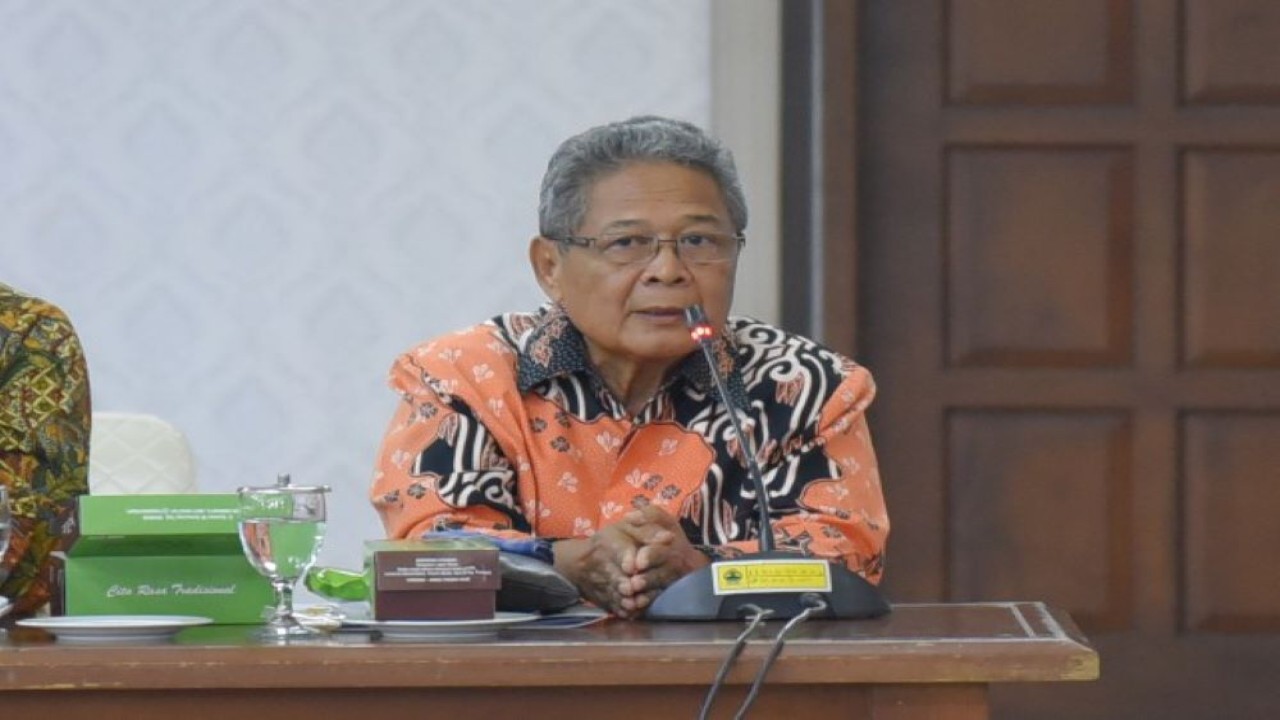 Anggota Komisi II DPR RI Heru Sudjatmoko saat mengikuti pertemuan Tim Kunjungan Kerja Spesifik Komisi II DPR RI di Ruang Pertemuan Kantor Gubernur Provinsi Jawa Tengah, Selasa (21/11/2023). Foto: Kiki/nr