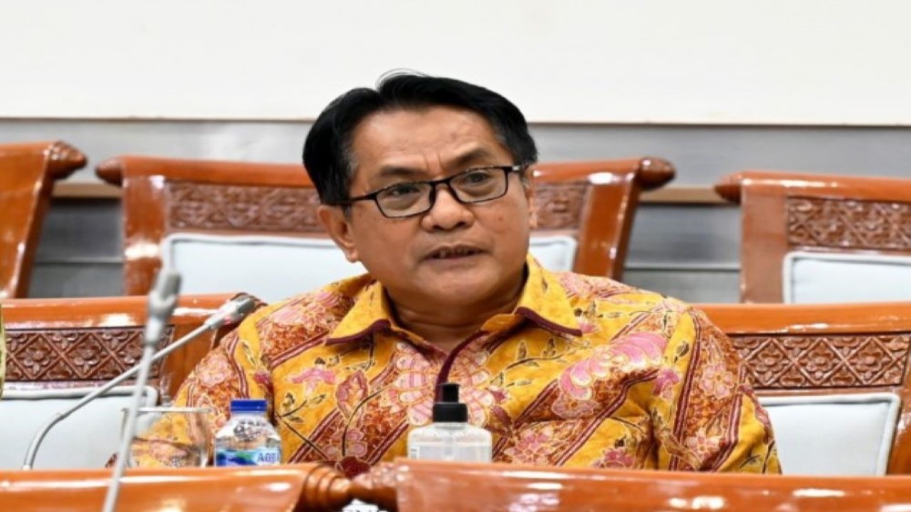 Anggota Komisi VIII DPR John Kenedy Azis dalam Rapat Kerja Komisi VIII dengan Menteri Agama Yaqut Cholil Qoumas di Gedung Nusantara II, DPR RI, Senayan, Jakarta, Senin (6/11/2023). (Tari/Man)