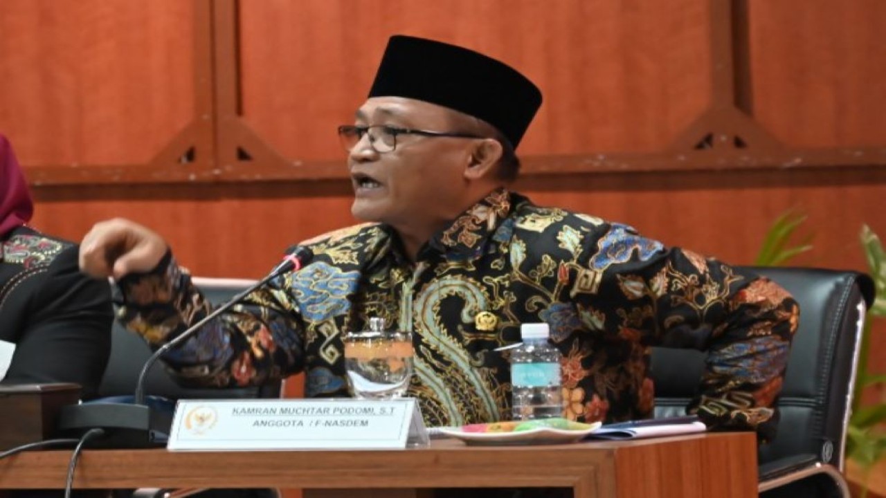 Anggota Komisi II DPR RI Kamran Muchtar Podomi saat mengikuti pertemuan Kunjungan Kerja Spesifik (Kunsfik) ke Provinsi Aceh, Senin (27/11/2023). Foto: Galuh/nr