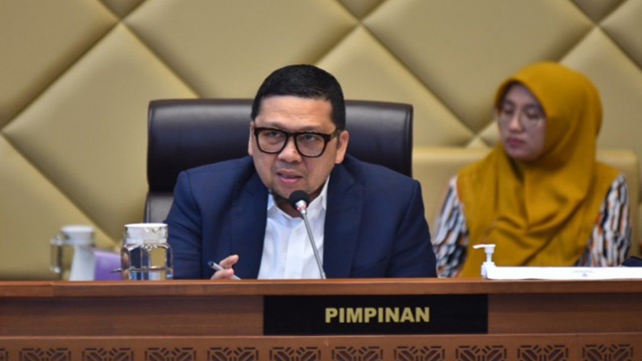 Ketua Komisi II DPR RI Ahmad Doli Kurnia Tandjung dalam rapat kerja yang diselenggarakan di ruang rapat Komisi II DPR RI, Senayan, Jakarta, Senin (13/11/2023). Foto : Eno/Man