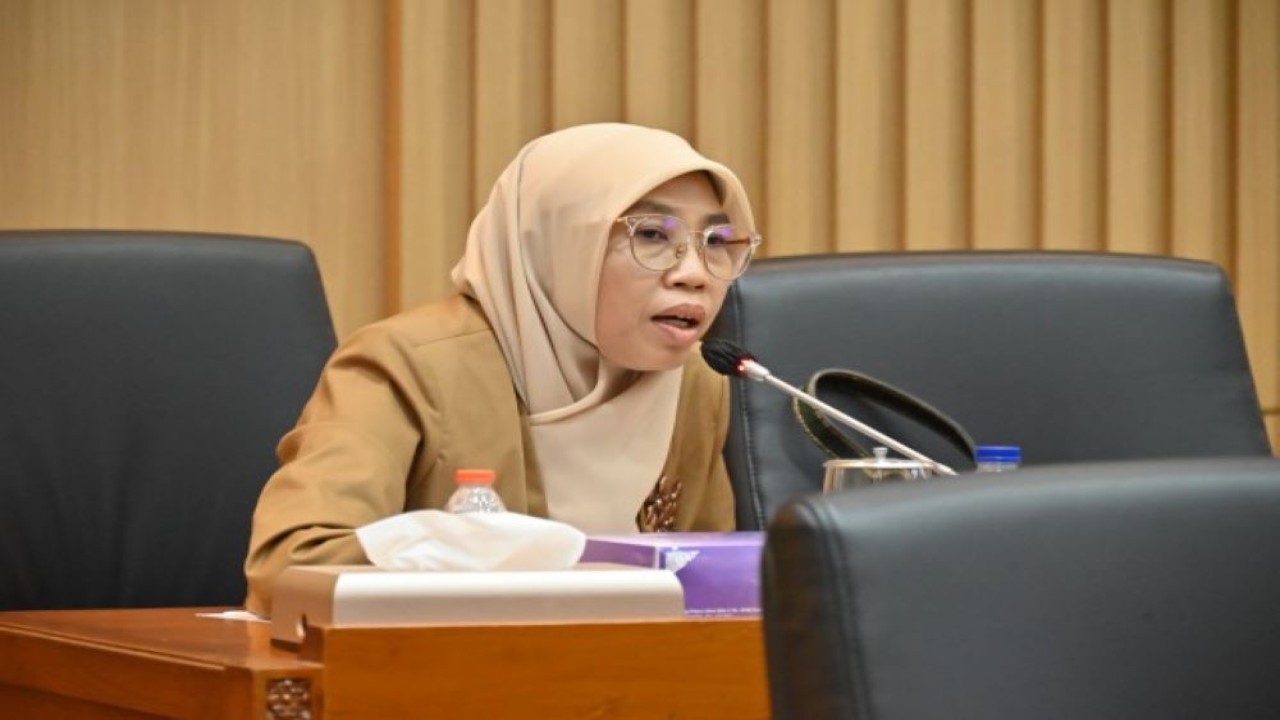 Anggota Komisi IX DPR RI Netty Prasetiani saat mengikuti rapat kerja Komisi IX DPR dengan Menteri Tenaga Kerja, Ida Fauziyah di ruang rapat Komisi IX DPR, Senayan, Jakarta, Selasa (14/11/2023). Foto: Farhan/nr