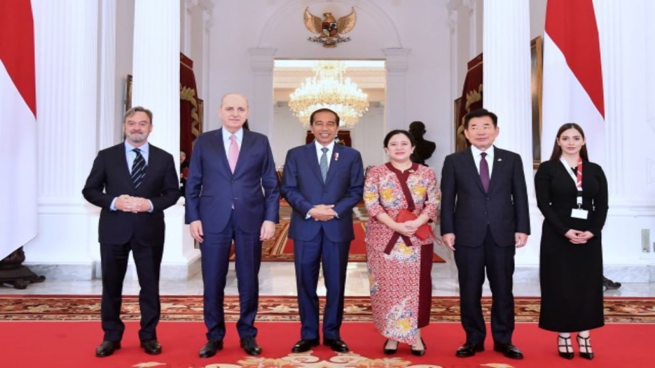Ketua DPR RI Puan Maharani dan empat ketua parlemen anggota MIKTA bertemu dengan Presiden Joko Widodo (Jokowi) dalam perhelatan MIKTA Speakers' Consultation ke-9 di Jakarta, Senin (20/11/2023). Foto : Biro Pers Sekretariat Presiden/Man