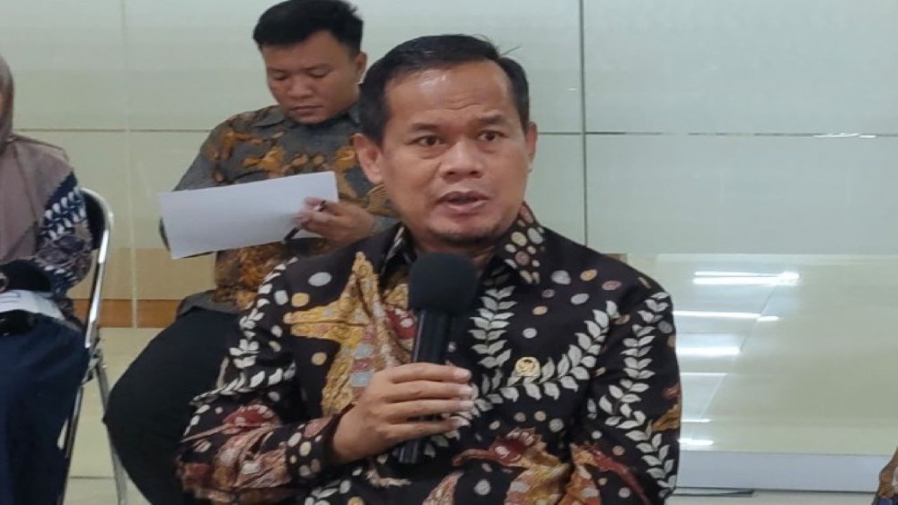 Anggota Komisi VII DPR RI Rofik Hananto saat mengikuti FGD Komisi VII DPR dengan PT Pertamina, dan SKK Migas, di Cirebon, Jawa Barat. Foto: Ayu/nr