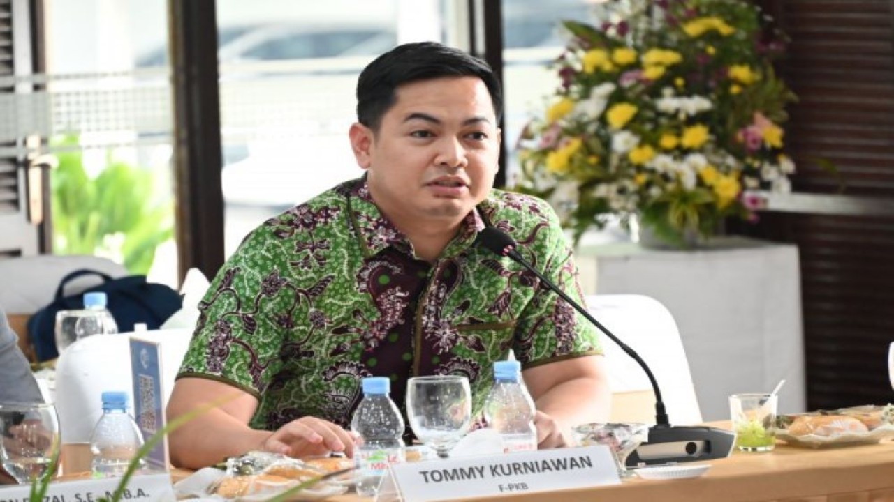 Anggota Komisi VI DPR RI Tommy Kurniawan saat Kunjungan Kerja Spesifik Komisi VI DPR RI di Bogor, Jawa Barat, Rabu (8/11/2023). (Wilga/Man)