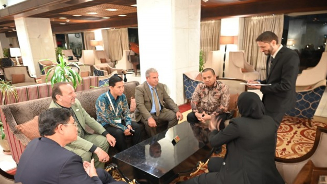 Wakil Ketua BKSAP DPR RI Gilang Dhielafararez saat mengikuti pertemuan bilateral dengan perwakilan delegasi Suriah di Baghdad, Irak, Kamis (9/11/2023). Foto: Saum/nr