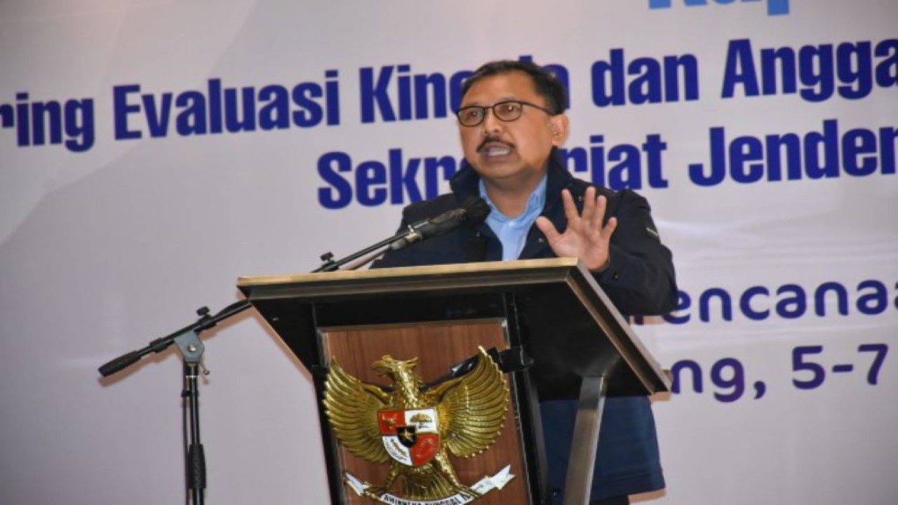 Ketua Badan Urusan Rumah Tangga (BURT) DPRRI Agung Budi Santoso saat menjadi Keynote Speech di Rapat Kerja Monitoring Evaluasi Kinerja dan Anggaran serta Laporan Reformasi Birokrasi Sekretariat Jenderal DPR RI Tahun 2023, di Dago, Bandung, Jawa Barat, Selasa (5/12/2023).  Foto : Nadia/Man