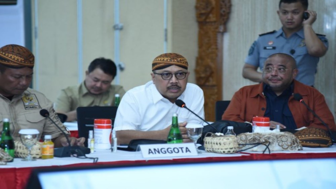 Anggota Komisi III DPR Agung Budi Santoso saat mengikuti pertemuan Kunker Komisi III DPR rapat kerja dengan Kanwil Kemenkumham Jateng di Semarang, Senin (11/12/2023). Foto: Jaka/nr