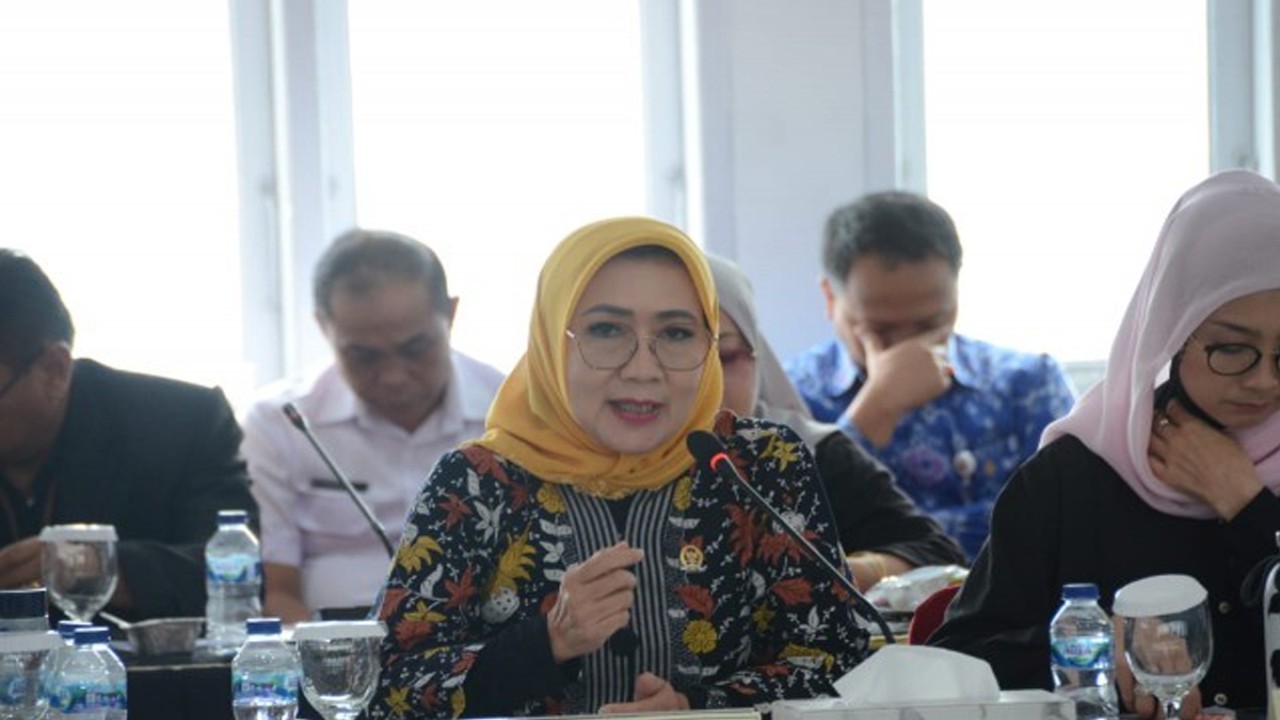 Anggota Komisi X DPR RI Dewi Coryati saat pertemuan dengan Pemerintah Kota Padang Panjang dan pihak terkait lainnya di Kantor Walikota Padang Panjang, Sumatera Barat, Rabu (6/12/2023). Foto: Agung/nr