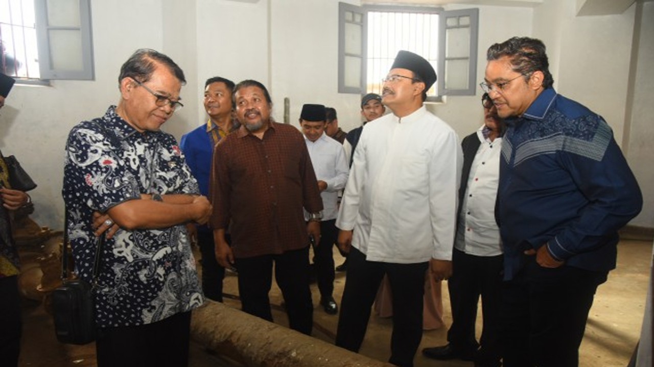 Anggota Komisi X DPR RI Nuroji saat mengikuti kunjungan kerja ke beberapa destinasi wisata di Kota Pasuruan, Provinsi Jawa Timur, Rabu (6/12/2023). Foto: Runi/nr