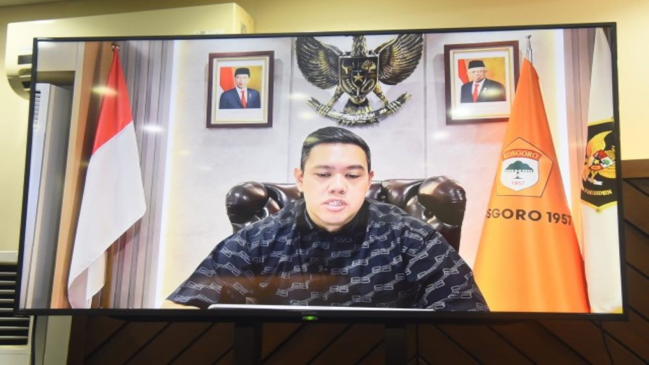 Anggota Komisi I DPR RI, Dave Laksono hadir secara daring sebagai salah satu Narasumber dalam Diskusi Forum Legislasi dengan tema ‘Revisi UU ITE Disahkan, Upaya Perkuat Sistem Keamanan Transaksi Elektronik’ di Media Center, Gedung Nusantara III DPR RI, Senayan, Jakarta, Selasa (12/12/2023). Foto : Runi/Man