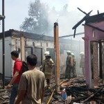Delapan rumah kontrakan di Pondok Kelapa terbakar-1703067130
