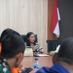 Dirut BPOLBF Shana Fatina saat memimpin rapat di Labuan Bajo. ANTARA/Ho-BPOLBF-1702459625