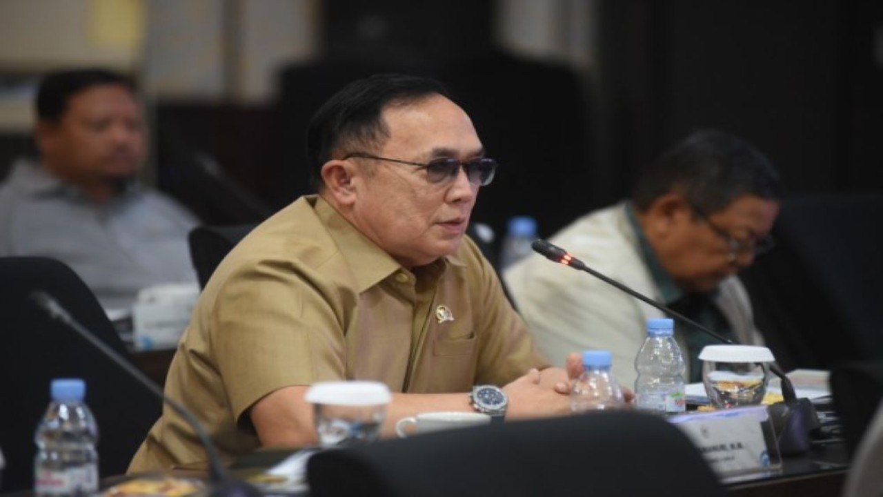 Anggota Komisi V DPR RI Eddy Santana Putra saat mengikuti pertemuan agenda Kunjungan Kerja Komisi V DPR RI ke Provinsi Jawa Timur, Rabu (6/12/2023). Foto: Dep/nr