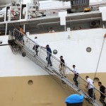 Ilustrasi - Para penumpang naik kapal Pelni (ANTARA/HO-Kemenhub)-1702623242