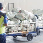 Ilustrasi - Suasana bongkar muat logistik di bandara. ANTARA/HO-Angkasa Pura I-1702458564