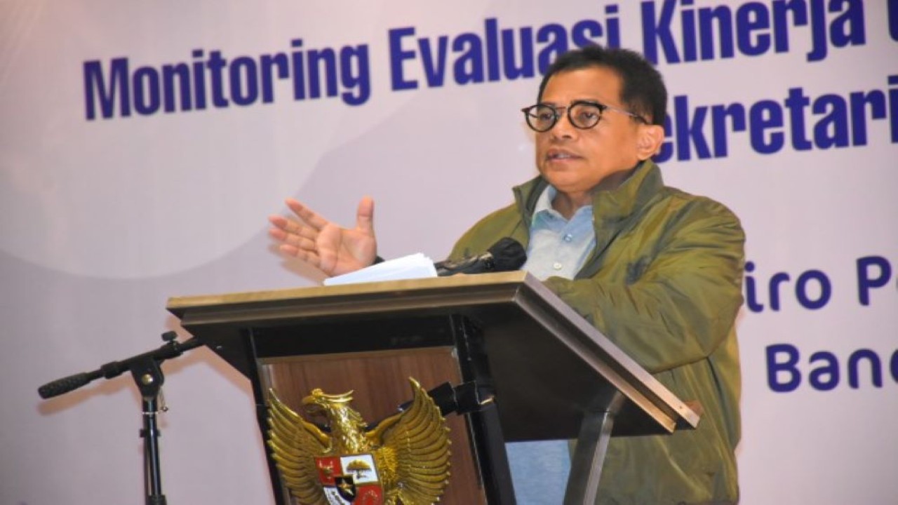 Sekretaris Jenderal DPR RI Indra Iskandar saat menghadiri Rapat Kerja Monitoring Evaluasi Kinerja dan Anggaran serta Laporan Reformasi Birokrasi Sekretariat Jenderal DPR RI Tahun 2023 di Bandung. Foto: Nadya/nr