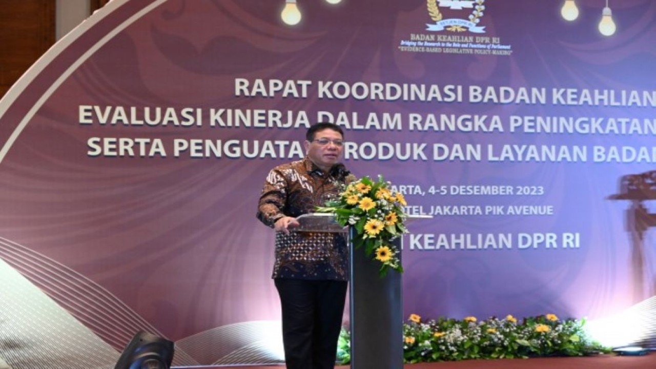 Kepala Badan Keahlian (BK) DPR RI Inosentius Samsul saat menghadiri kegiatan Evaluasi Kinerja Dalam Rangka Peningkatan Sinergitas Serta Penguatan Produk dan Layanan Badan Keahlian, Swissotel Jakarta PIK Avenue, Jakarta Utara, DKI Jakarta, Senin (04/12/2023). Foto: Yoga/nr