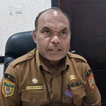 Kepala Dinas Kependudukan dan Pencatatan Sipil Kota Jayapura Raymond Mandibondibo (ANTARA/Ardiles Leloltery)-1702973293