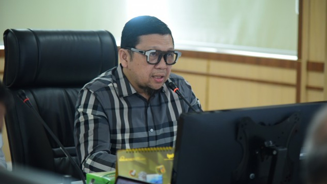 Ketua Komisi II DPR RI Ahmad Doli Kurnia Tandjung saat memimpin pertemuan antara Tim Kunjungan Kerja Reses Komisi II DPR RI di kantor Gubernur, Medan, Sumatera Utara, Rabu (6/12/2023). Foto: Oji/nr