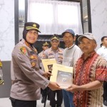 Polresta Bukittinggi berikan penghargaan ke penyelamat korban erupsi-1702978801