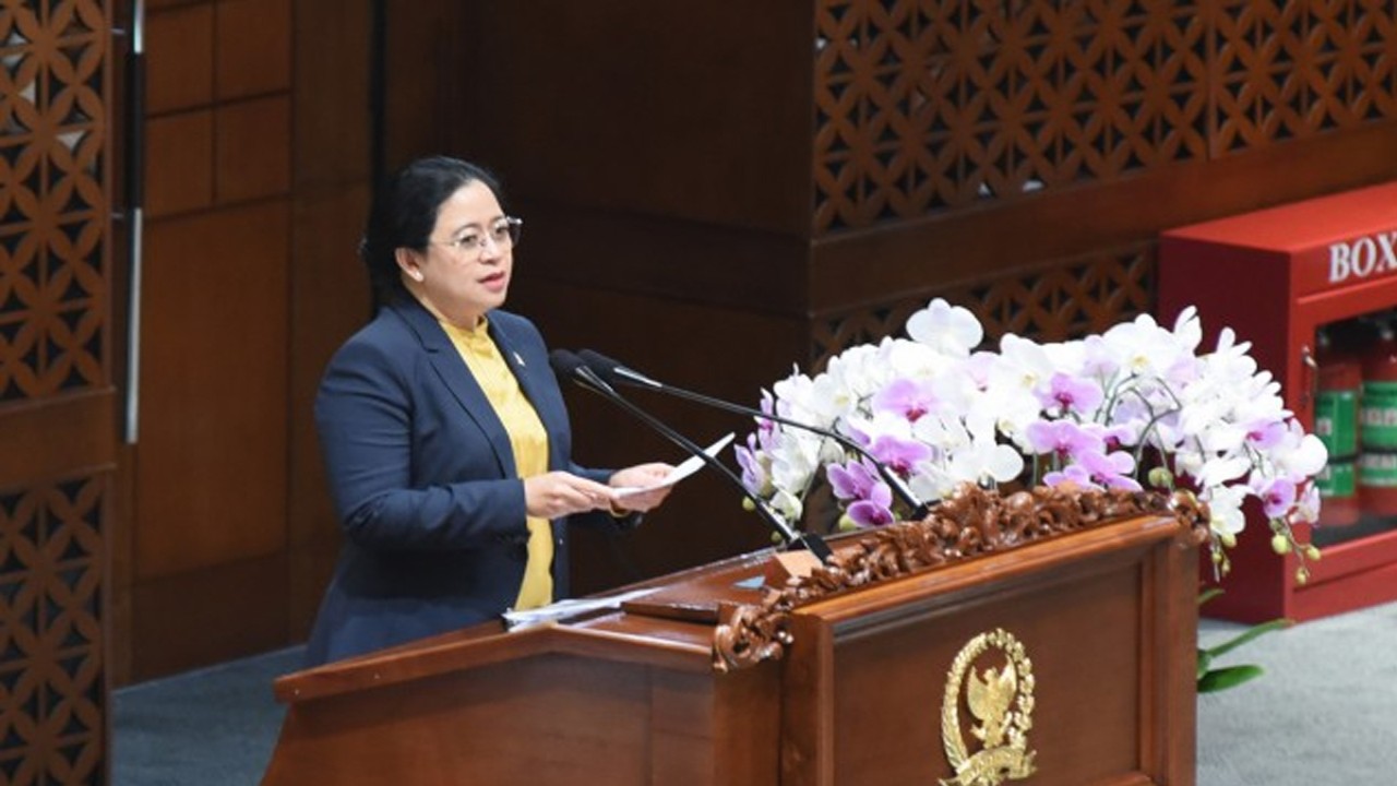 Ketua DPR RI Puan Maharani dalam Rapat Paripurna Masa Persidangan II Tahun Sidang 2023-2024 di Gedung Nusantara, Senayan, Jakarta, Selasa (5/12/2023). Foto : Arief/Man