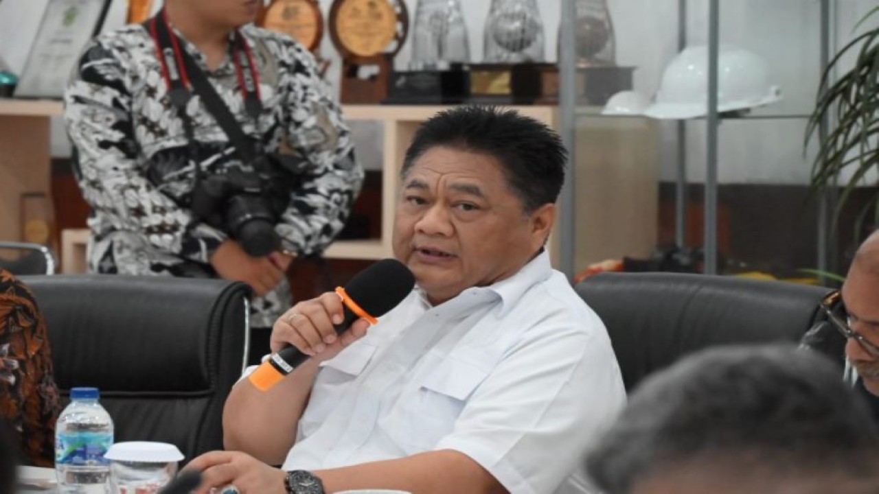 Anggota Komisi VII DPR RI Ridwan Hisjam saat mengikuti kunjungan Kerja ke PLTP Lahendong, Manado, Sulawesi Utara, pada Rabu (06/12/2023). Foto: Balggys/nr