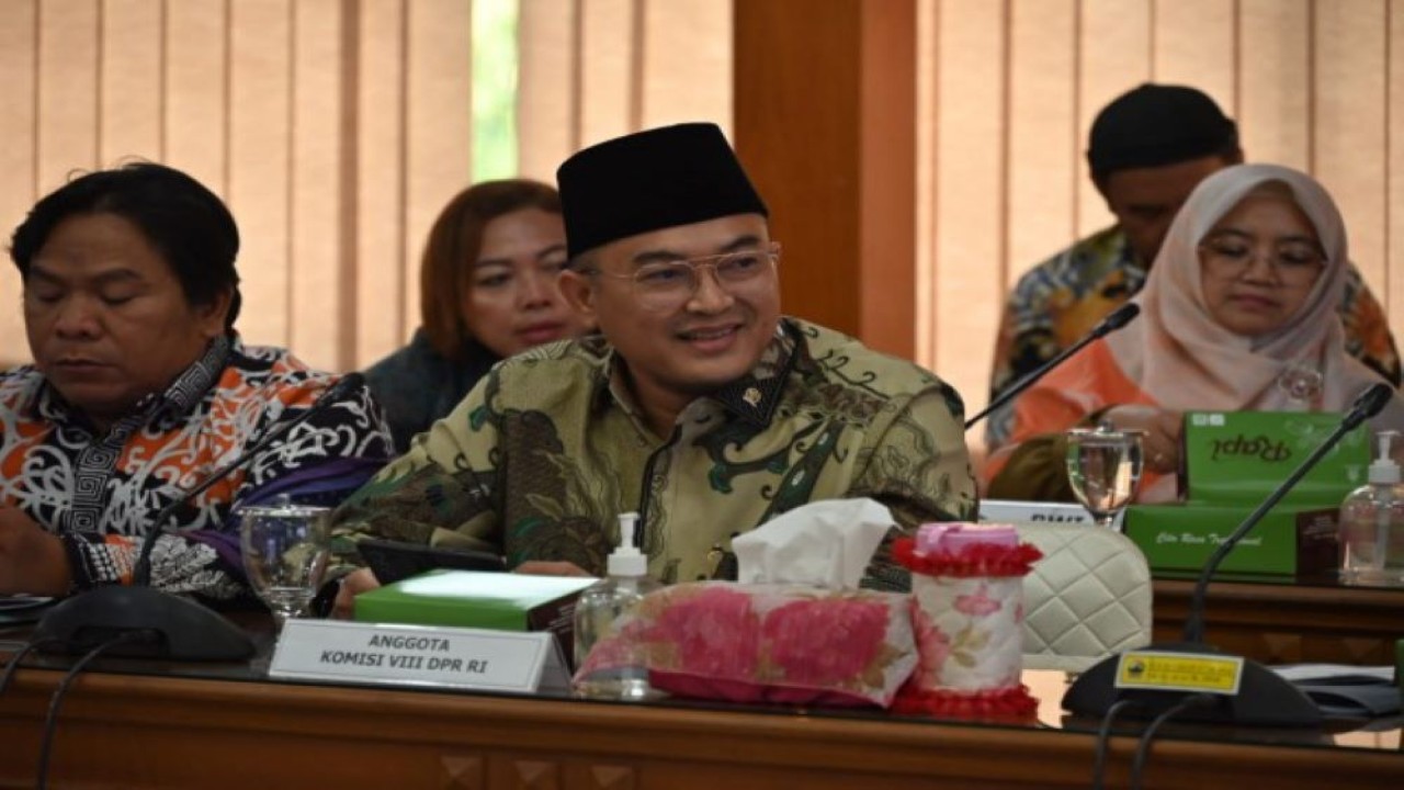 Anggota Komisi VIII DPR RI Wisnu Wijaya Adi Putra saat mengikuti pertemuan Kunjungan Kerja Reses Komisi VIII DPR RI di Kantor Gubernur Provinsi Jawa Tengah, Semarang, Rabu (6/12/2023). Foto: Jiwa/nr