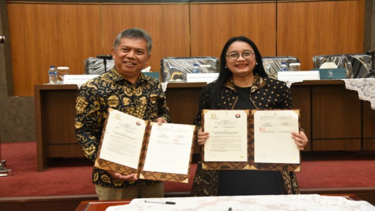 Plt. Kepala Pusat PUU bidang Ekkuinbang Kesra BK Setjen DPR RI, Wiwin Sri Rahyani, saat melakukan kerja sama dengan Fakultas Pendidikan Ilmu Pengetahuan Sosial UPI terkait dengan dukungan keahlian di bidang legislasi kepada DPR RI. di Universitas Pendidikan Indonesia, Bandung, Jawa Barat di Bandung, Jawa Barat, Kamis (30/11/2023). Foto : Aisyah/Man