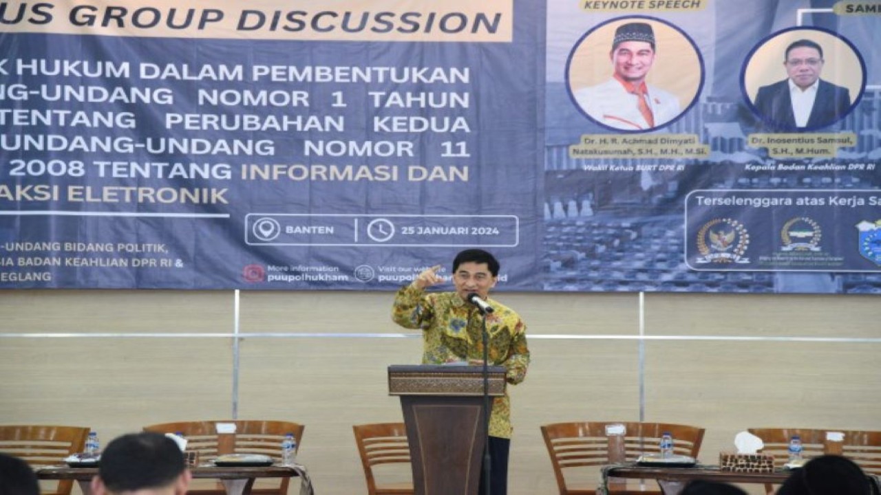 Wakil Ketua BURT DPR RI, Achmad Dimyati Natakusumah saat menghadiri FGD yang digelar oleh Perancang Undang-Undang (PUU) BK DPR RI Bidang Politik, Hukum, dan HAM (Polhukham) di Kantor Bupati Pandeglang, Banten, Kamis (25/1/2024). Foto: Ulfi/nr