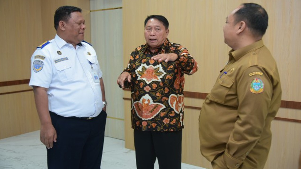 Anggota Panitia Khusus (Pansus) Rancangan Undang-Undang (RUU) Kelautan, Irmadi Lubis, saat pertemuan pertemuan dengan pemerintah daerah  Provinsi Sumatera Utara terkaitmasukan terkait Rancangan Undang-Undang Perubahan Kedua atas Undang-Undang Nomor 32 Tahun 2014 tentang Kelautan.  ke Provinsi Sumatera Utara, Senin (29/1/2024). Foto : Oji/Man