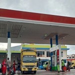 Arsip - Sejumlah mobil truk mengisi BBM jenis solar di salah satu SPBU Kota Palu, Sulteng. ANTARA/Moh Ridwan-1704881140