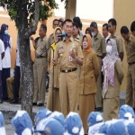 Bupati Gunungkidul Sunaryanta memberikan pembinaan kepada siswa SMK Negeri 2 Wonosari. (ANTARA/HO-Humas Pemkab Gunungkidul)-1705313318