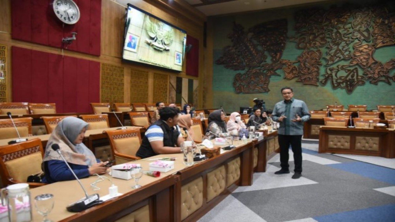 Wakil Ketua Komisi X DPR RI Dede Yusuf sebelum Rapat Dengar Pendapat Umum (RDPU) dengan FGHNLPSI di Gedung Nusantara I, Senayan, Jakarta, Rabu (17/1/2024). Foto : Devi/Man