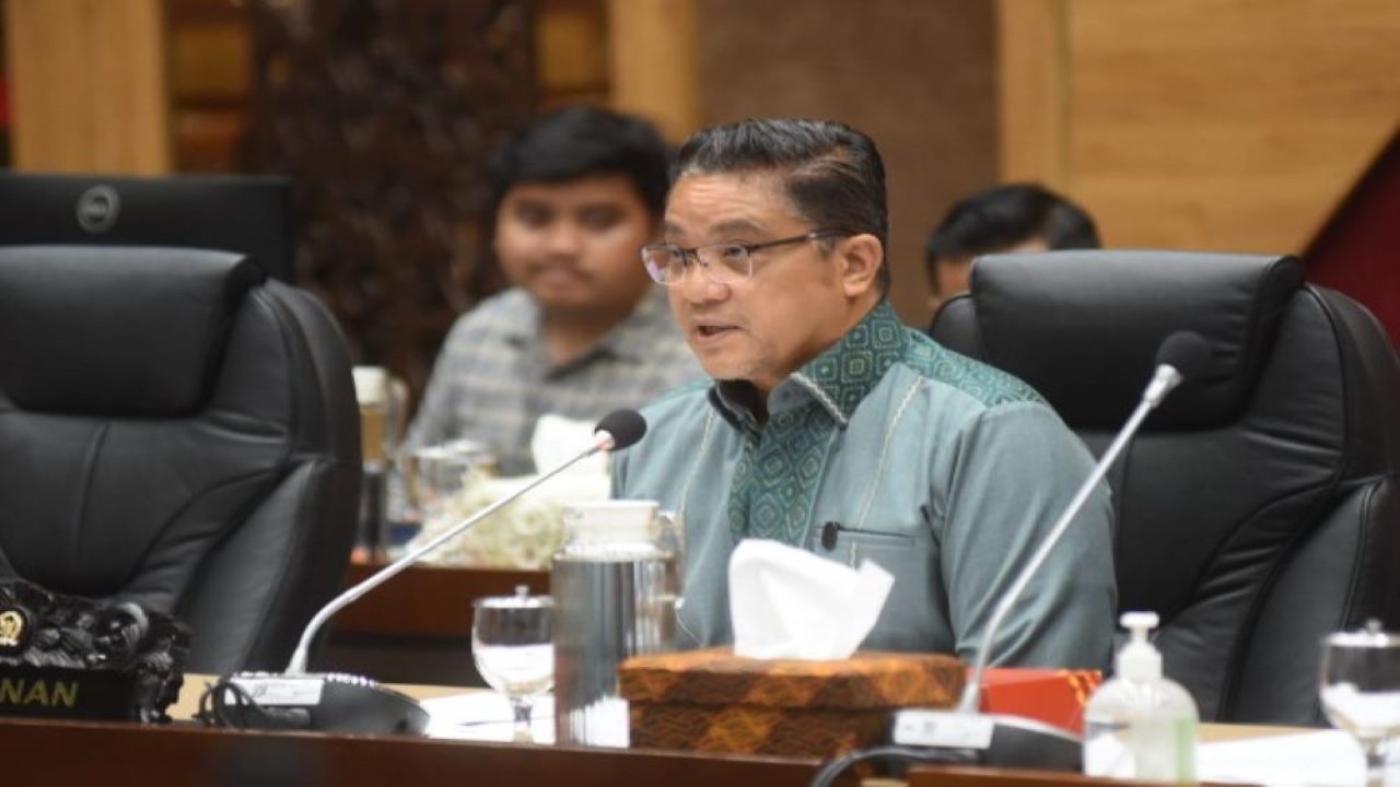 Wakil Ketua Komisi X DPR Dede Yusuf Macan Effendi saat memimpin RDP bersama Perpusnas di Gedung Nusantara I, Senayan, Jakarta, Rabu (17/1/2024). Foto: Dep/nr