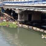 Dokumen: fasilitas jaring sampah di Sungai Jangkuk Kota Mataram, Provinsi Nusa Tenggara Barat. (ANTARA/Nirkomala)-1705029775