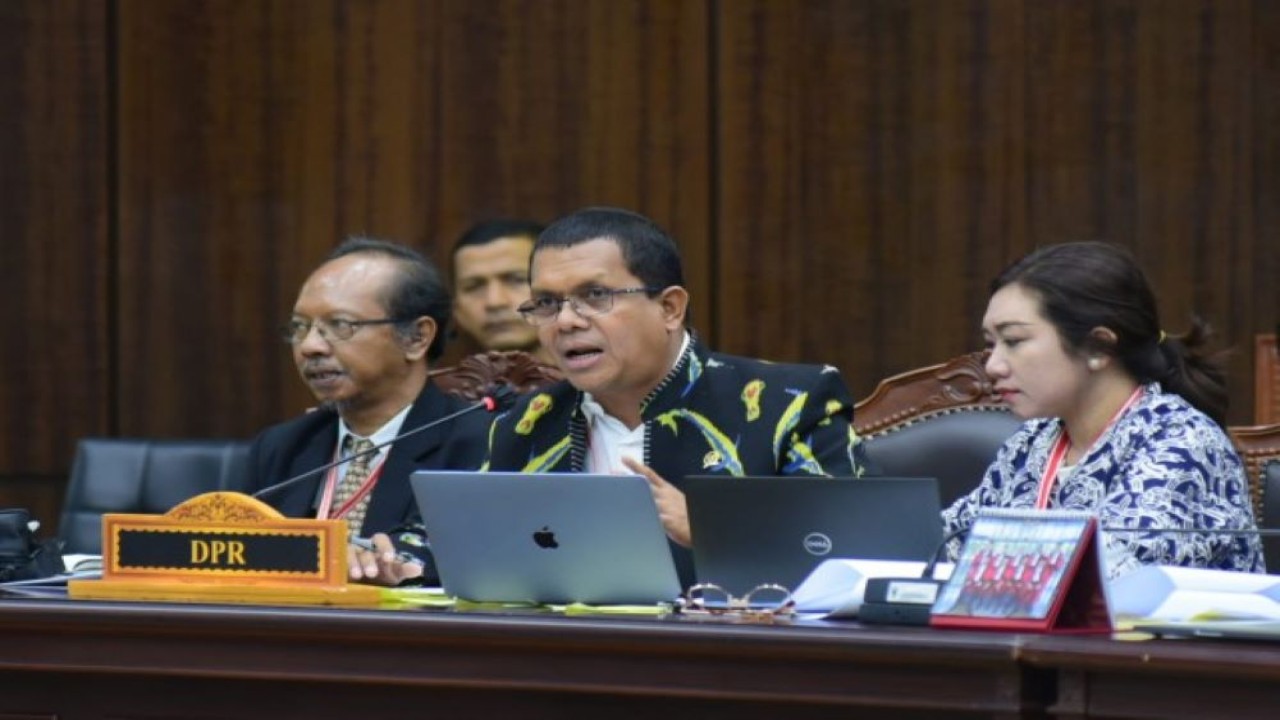 Ketua Komisi IX DPR RI sekaligus Ketua Panja RUU Kesehatan Emanuel Melkiades Laka Lena saat menghadiri Sidang Pleno di Mahkamah Konstitusi, Jakarta, Kamis (11/1/2024). Foto : Oji/Man